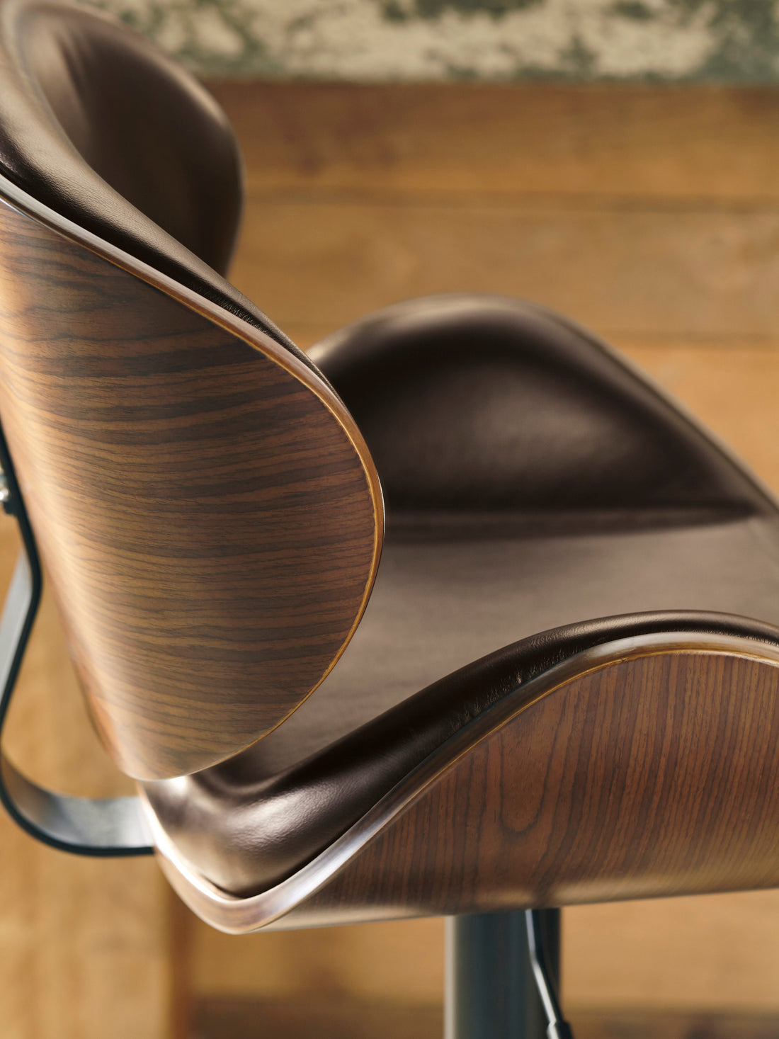 D120 Tall Barstool
